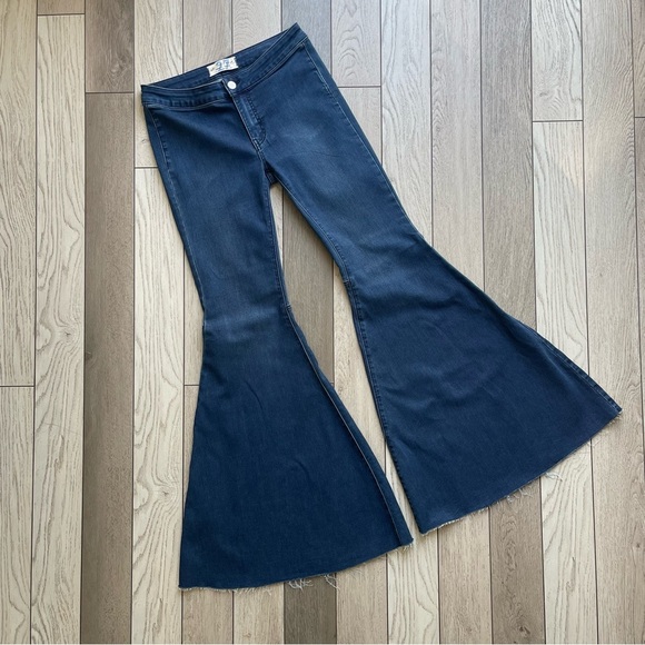 We the Free Women's Flared Blue Jeans - Picture 1 of 9